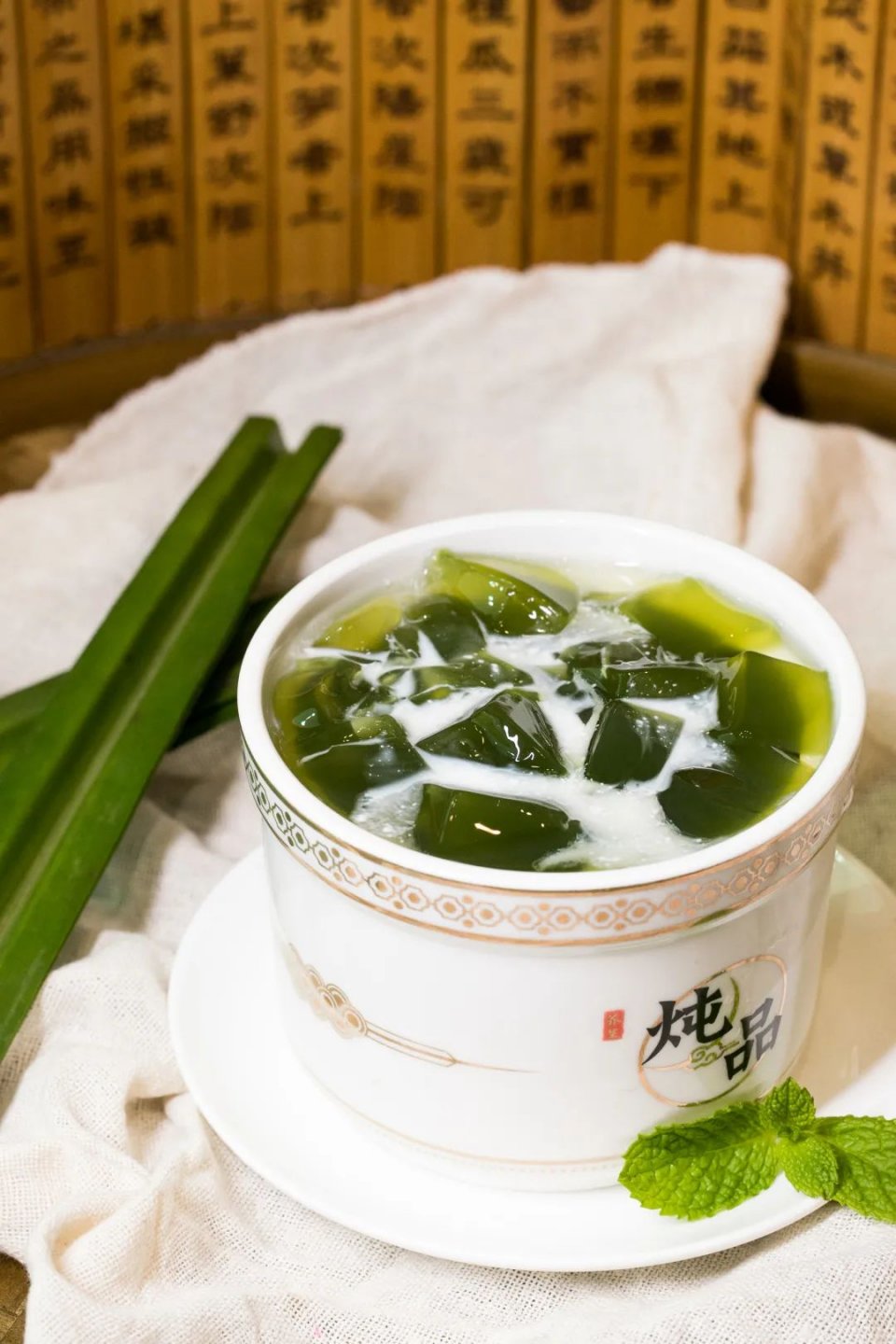 把整颗人参怼进龟苓膏里！论养生，还是深圳人厉害