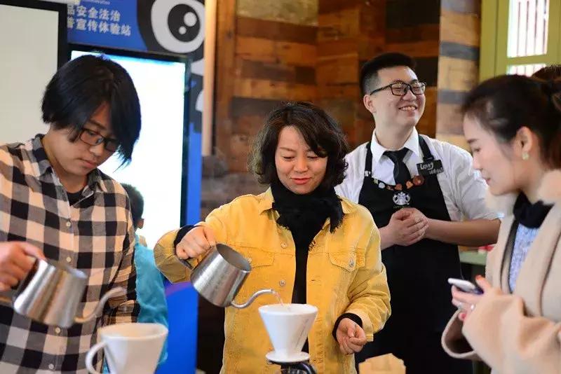 快速入门一杯好喝的手冲咖啡,自己手磨咖啡怎么冲泡