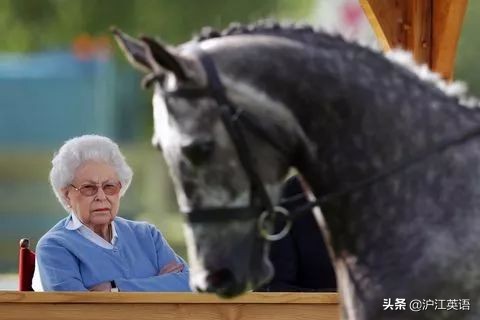 93岁高龄英女王年轻时,93岁年轻女王