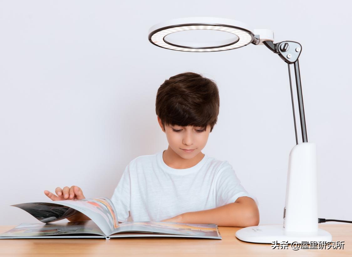给孩子用什么样的台灯护眼,保护孩子视力护眼灯