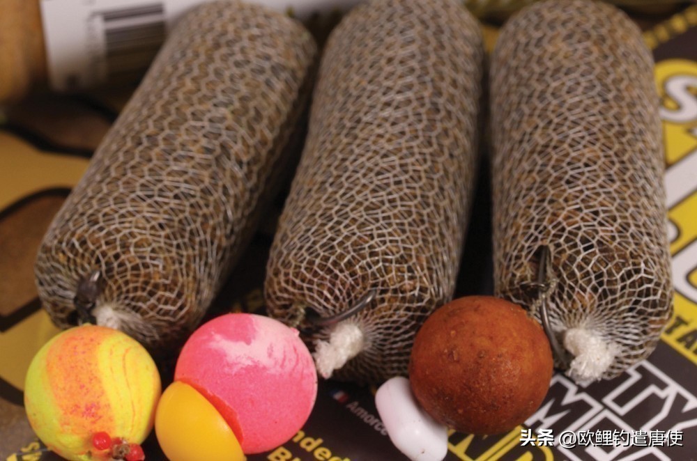 外国人钓鱼打窝技巧,老外用超大饵钓鱼