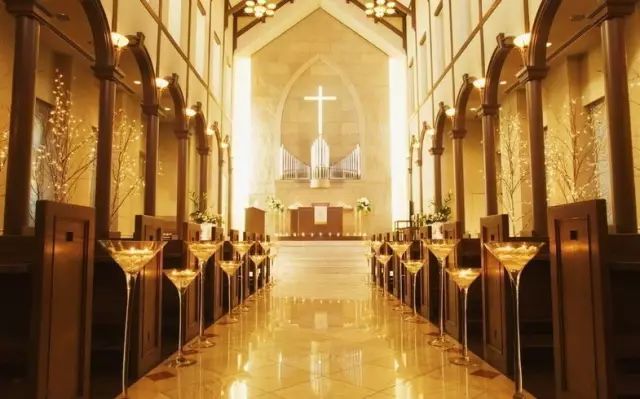 不同婚庆风格如何选婚纱,缎面婚纱婚礼场地