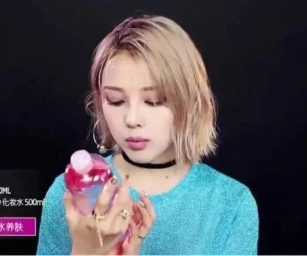 网红达人李喵喵在用的爽肤水,用后干燥暗沉不见了,脸蛋白嫩了