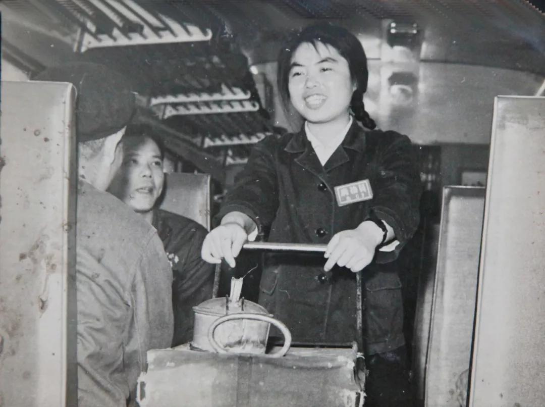 哇!他们的新制服正式亮相啦