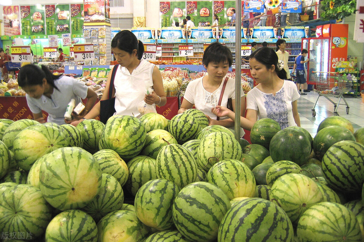 大姐用10块钱创业赚了3000万,卖西瓜3个月赚10万他是怎么做到的