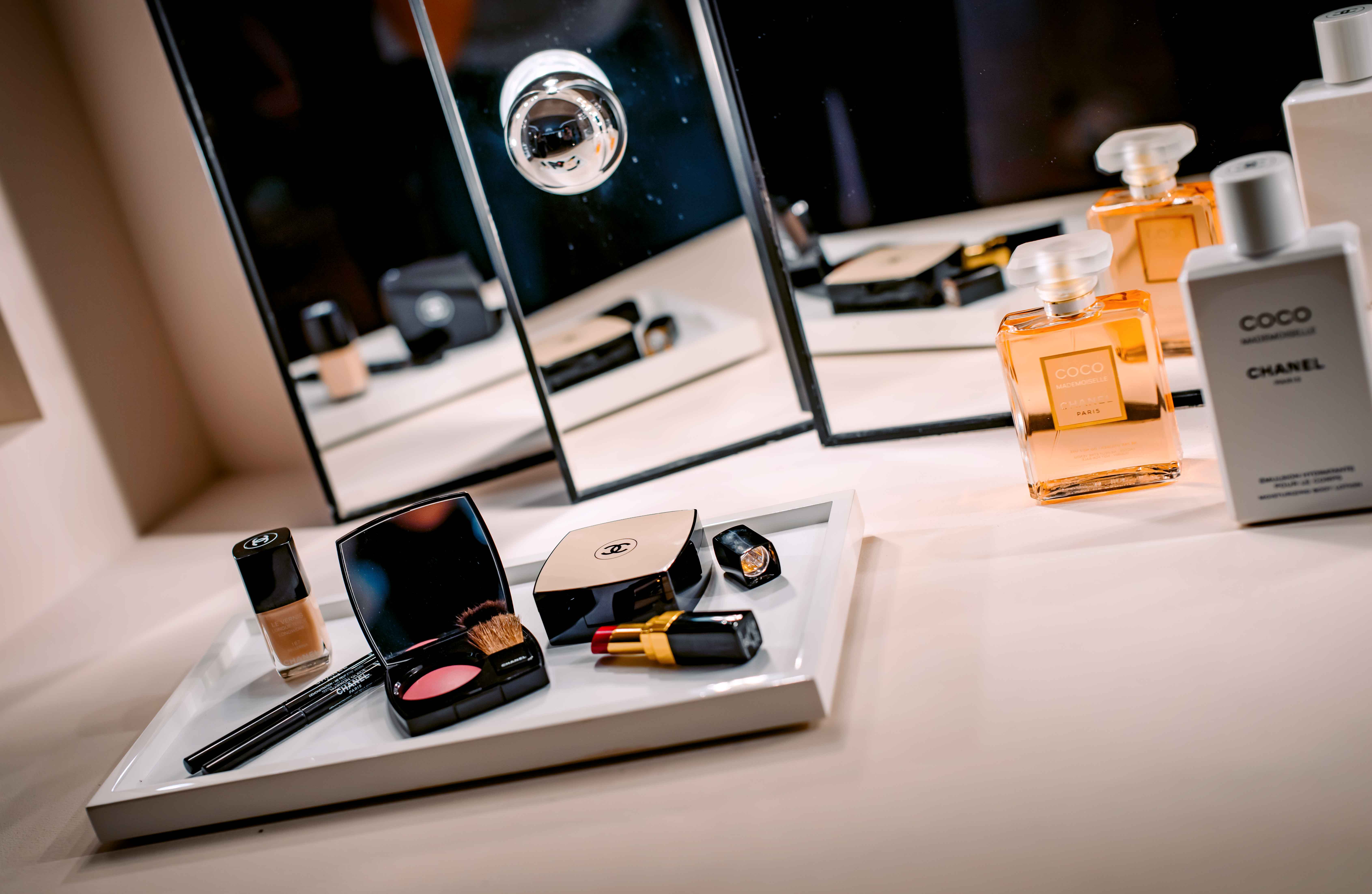 闲逛魔都美术馆,观看香奈儿香水展