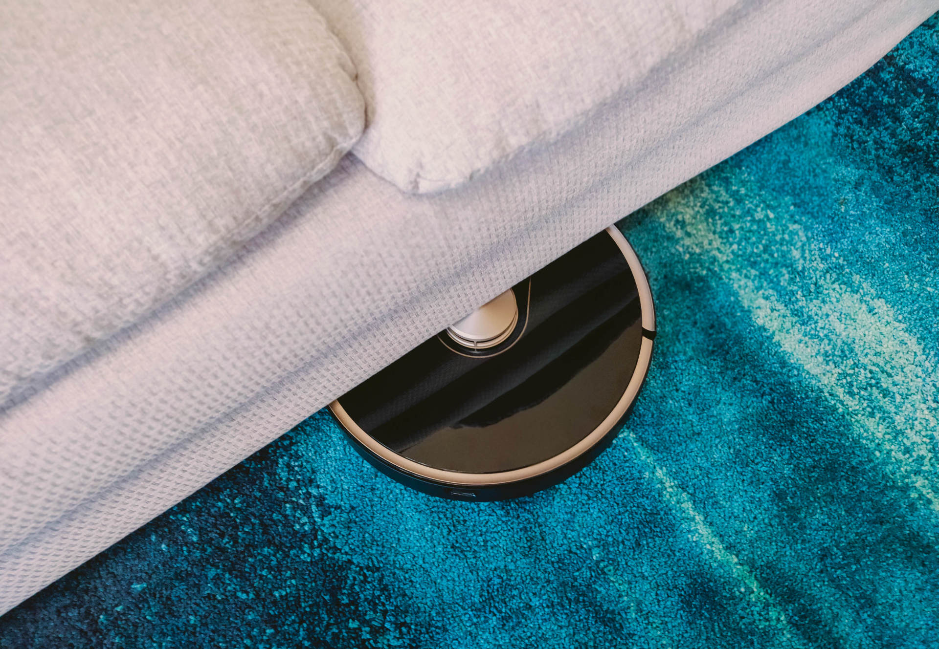 连垃圾都懒得倒，由利扫地机器人评测：垃圾自动收集，一月一次