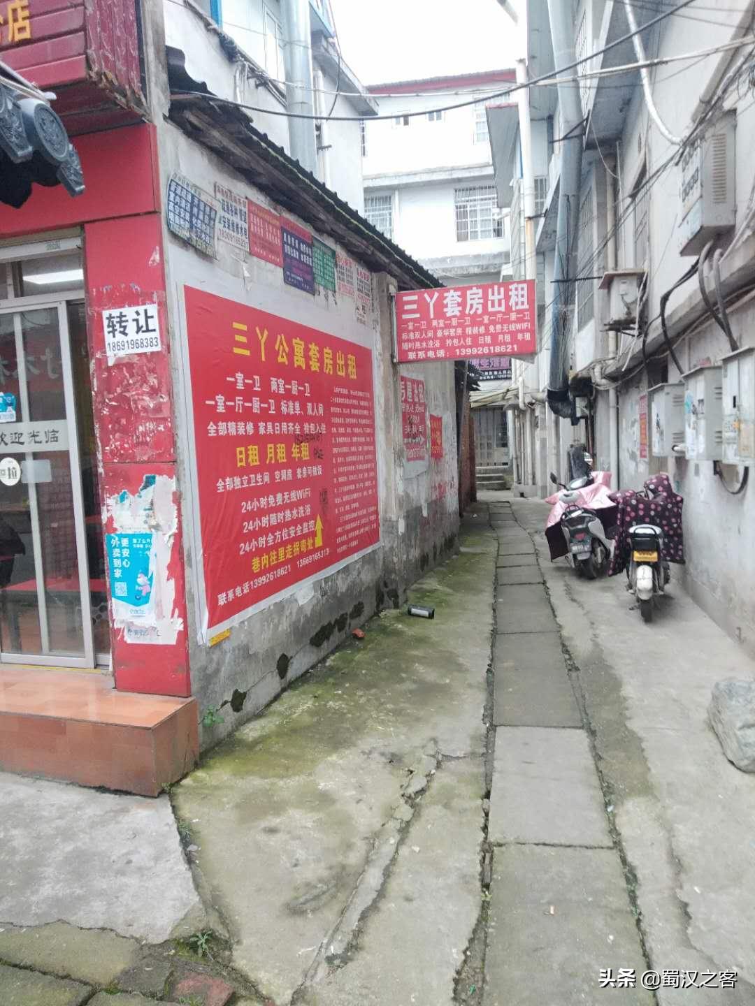 汉中：陕西理工大学东门对面的饮食街烟火气很旺，赚足了学生胃口