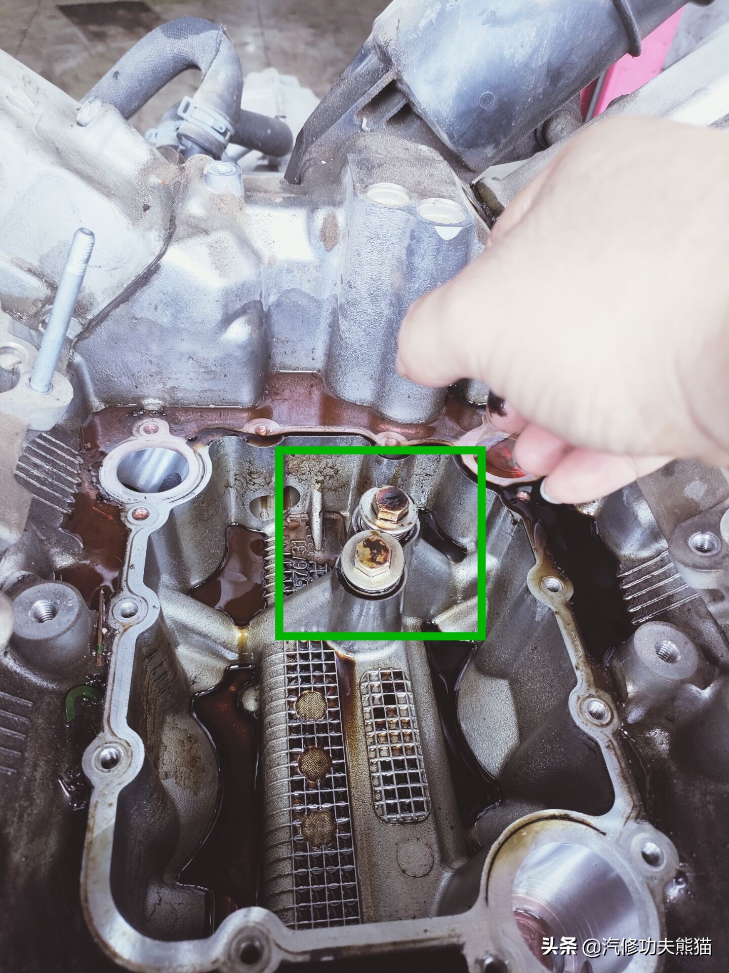 奥迪a8烧机油吗48v轻混,奥迪a8烧机油一千公里烧0.5正常吗