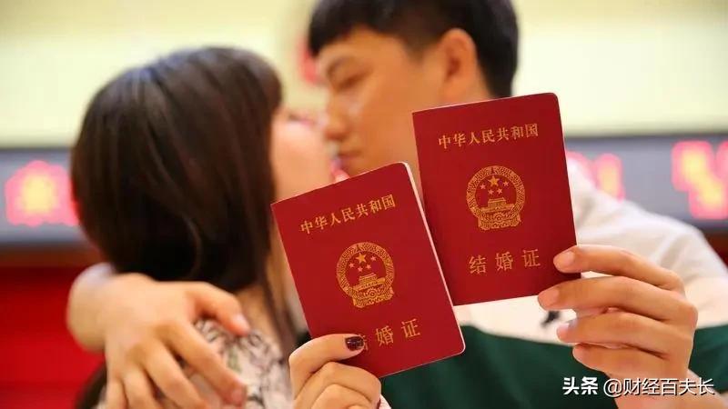 报复性消费不来了，但结婚潮会：婚纱订单暴涨280%，影楼档期扎推