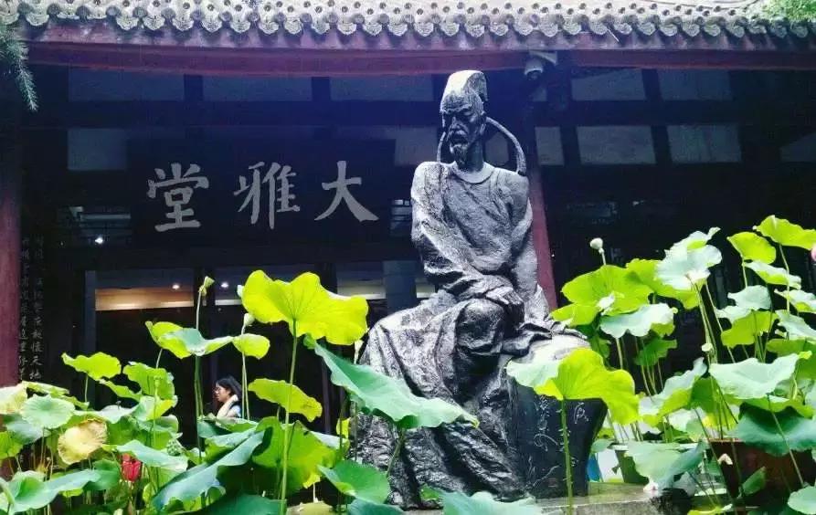 靠哭走红的男人,靠哭播火的网红