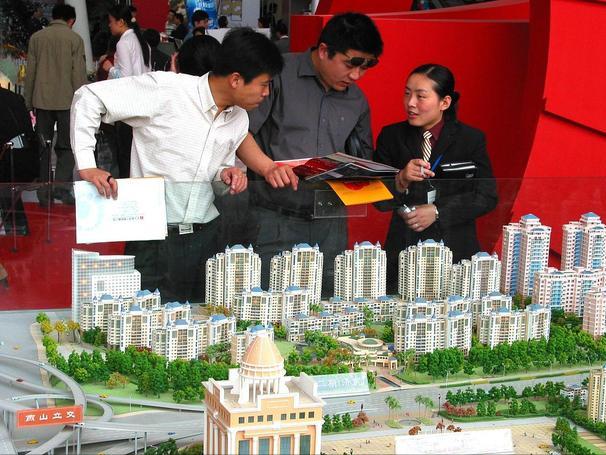 50万现金是存银行好还是买房好,未来现金存银行还是买房