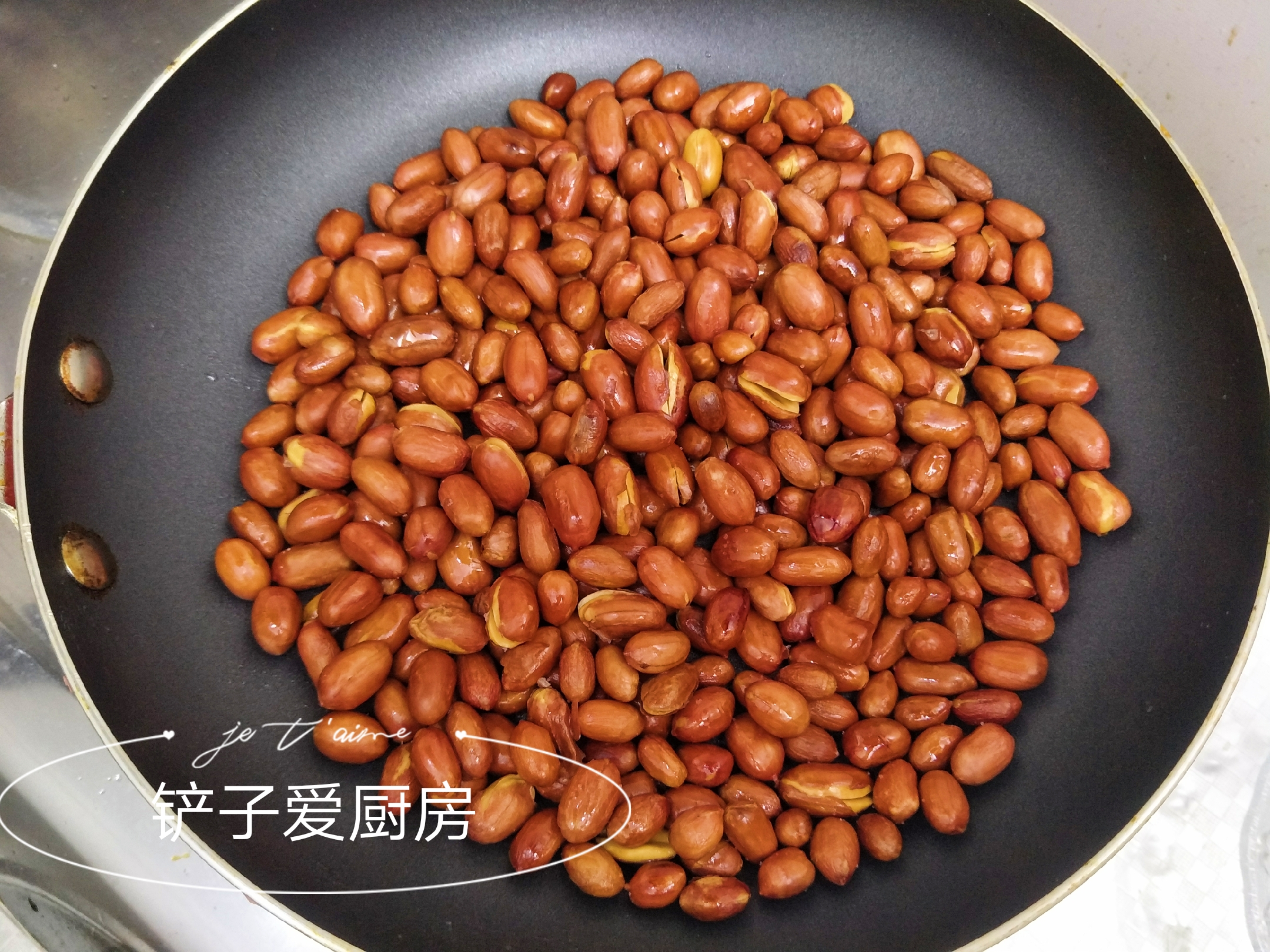 油炸花生米,刚下锅就炸糊了,教你正确做法,花生酥脆不糊不返潮