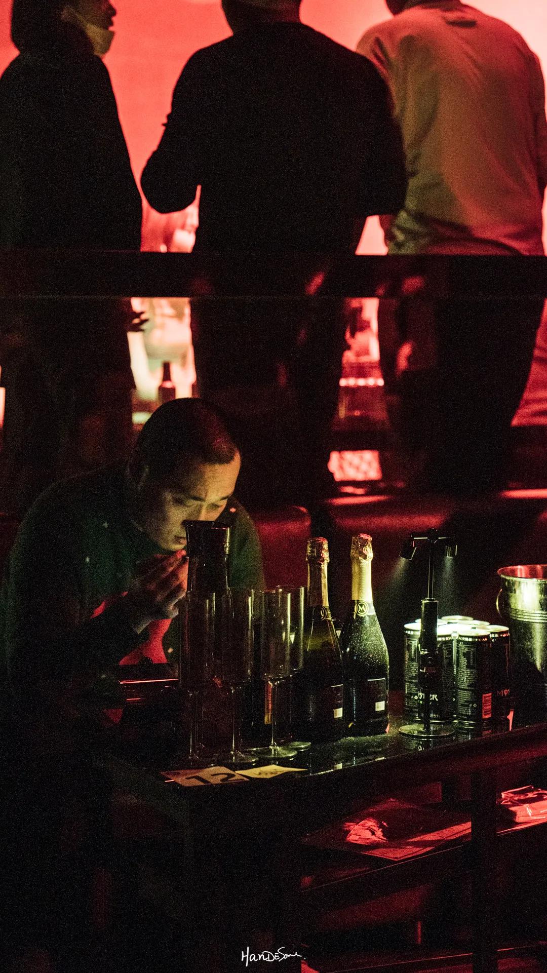 武汉嫂子和男将的秘密狂欢派对，在沿江大道153号