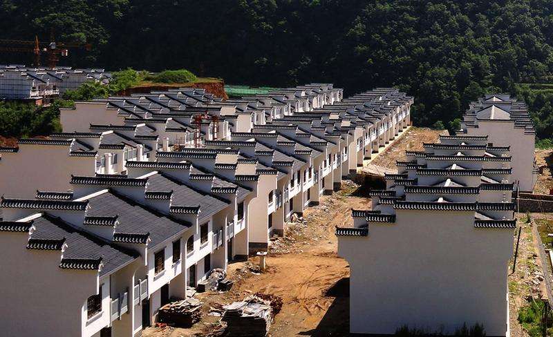 国家给扶贫户免费盖房产权归谁,国家扶贫房还可以在老家建房吗