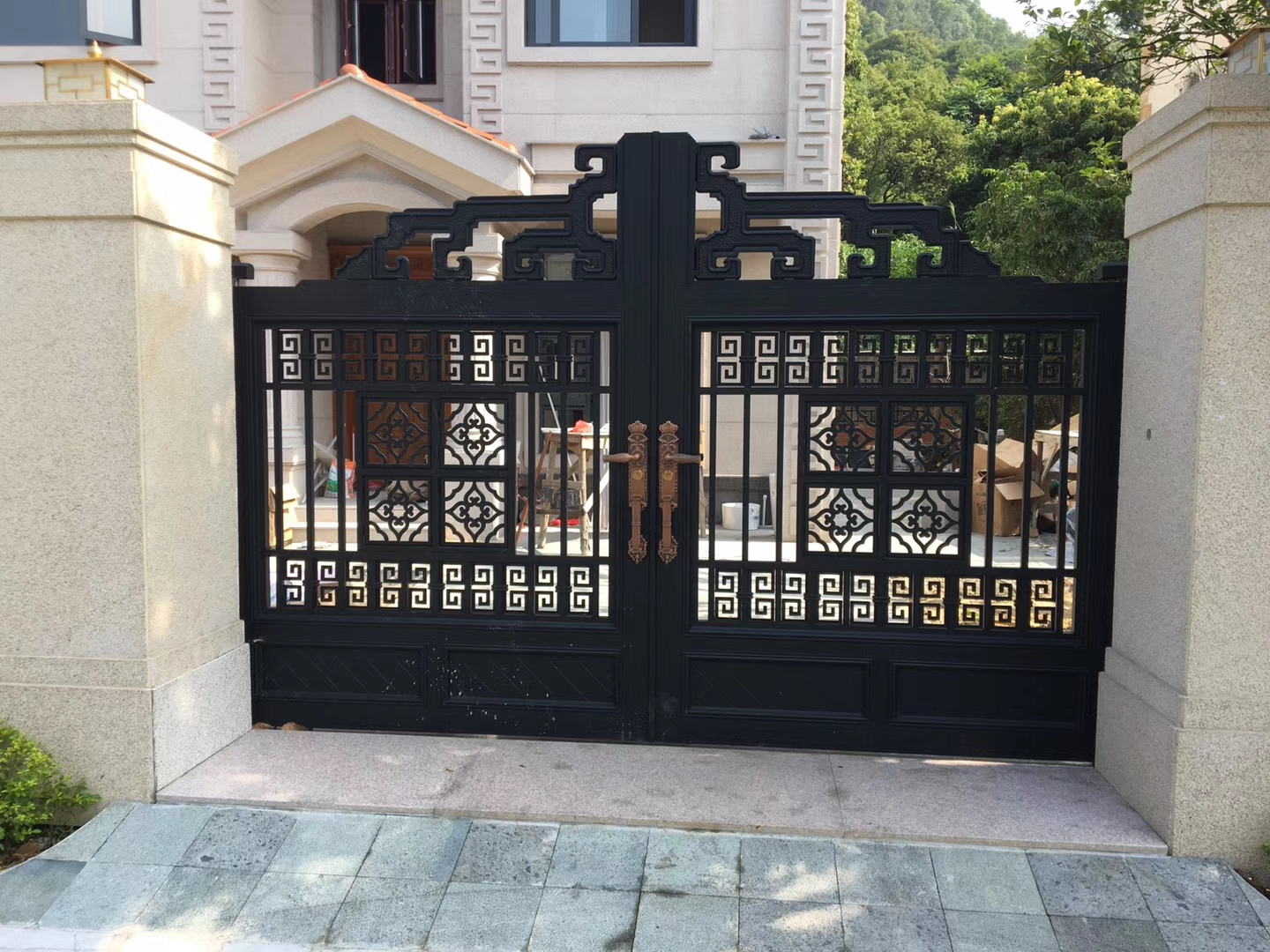 双开铝艺大门安装,双开铝艺大门