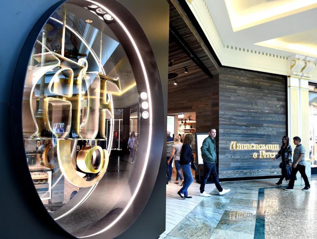 COS换logo引争议;北京SKP回应被投诉卖假货