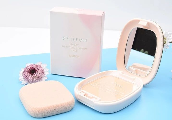 蜜粉和散粉不一样吗,蜜粉散粉粉饼的区别和使用