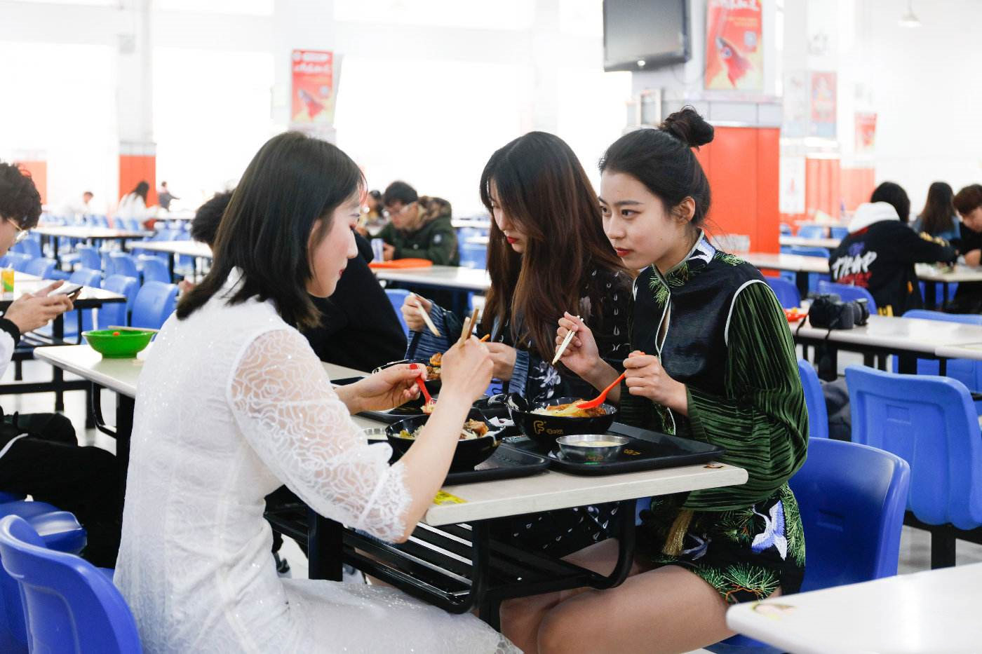 大学想谈恋爱？多去这四个地方走走，学姐：我就是这么被表白的