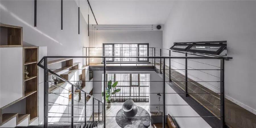 330㎡跃层,还附带阁楼,难怪朋友说像别墅,太大气了!尤其客厅