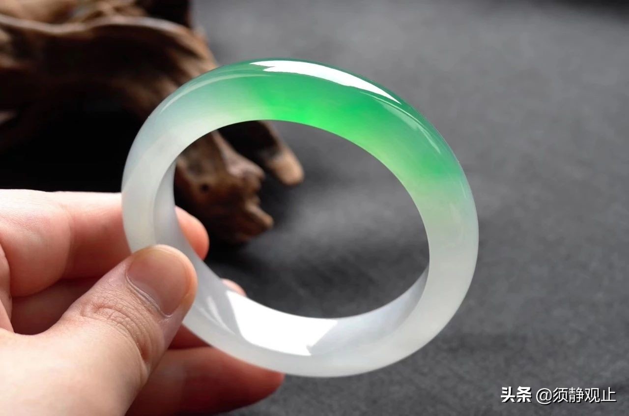 碧玉手镯圆条好看还是扁条好看,圆条手镯和扁条手镯哪个好看