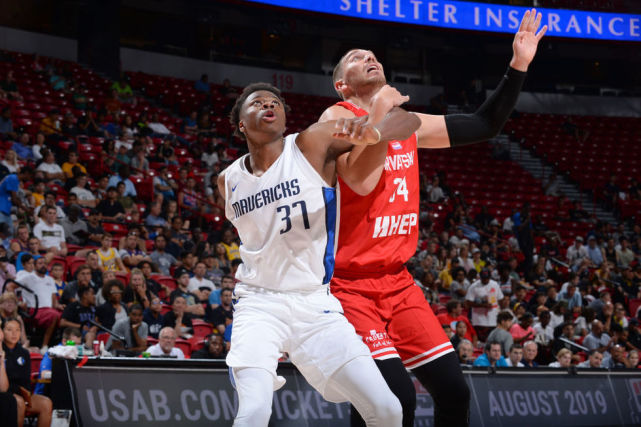 字母哥四兄弟齐聚,字母哥三兄弟同登赛场