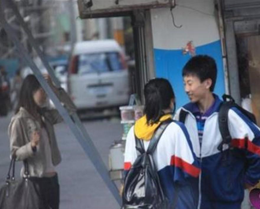 老师是如何解读早恋,年轻老师讲早恋