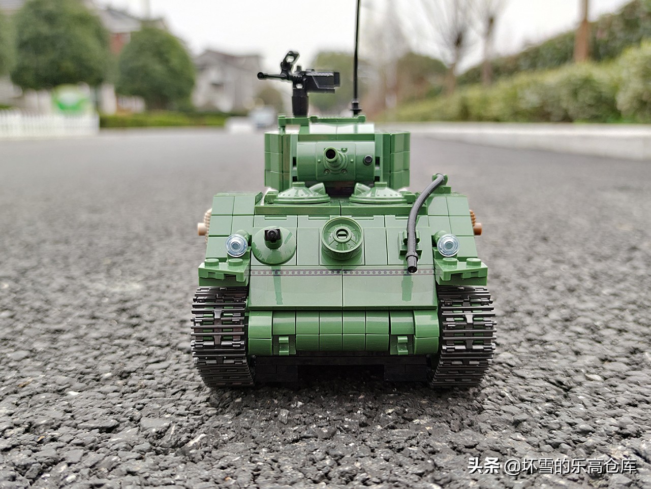 跟真正的坦克一样的游戏,不同版本的m4谢尔曼坦克