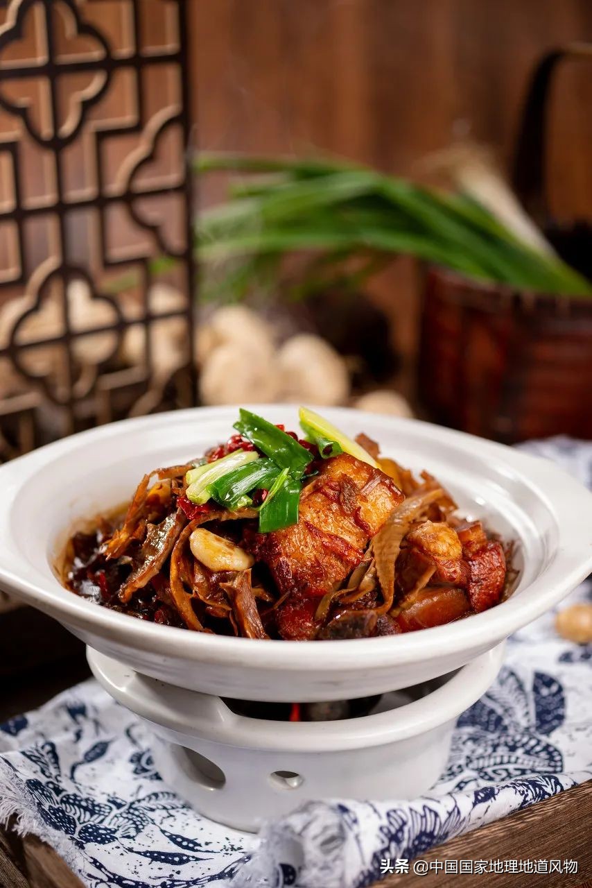 红烧肉是一道非常经典的中式菜肴,红烧肉中国家常菜的经典