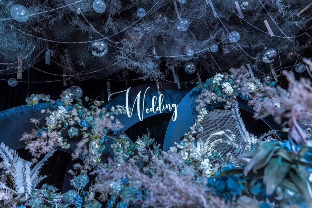 这场静谧梦幻的蓝色星空婚礼,一场神秘浪漫的星空婚礼