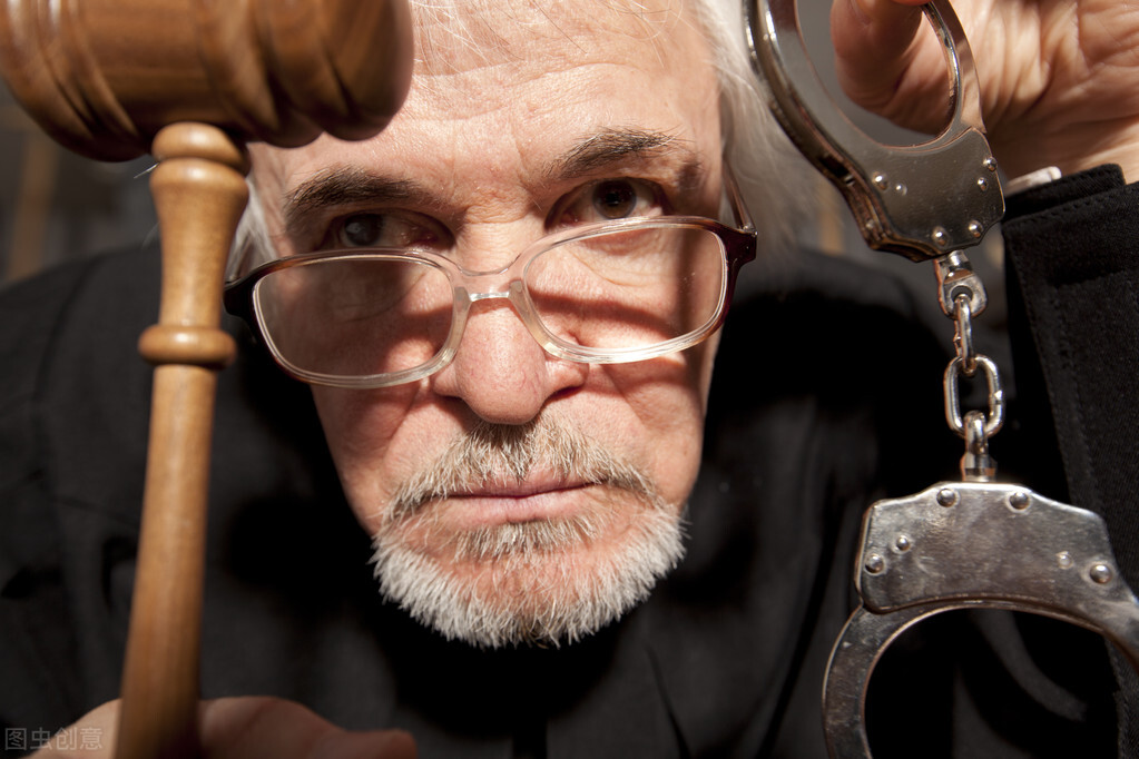 花季少女遭老师猥亵*暴强**，她一纸诉状，竟改写了美国法律史