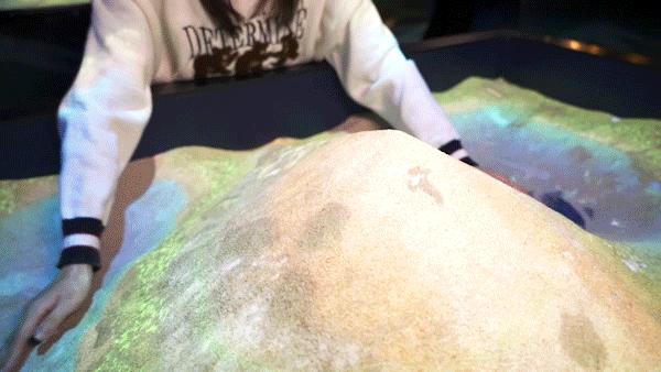 日夜不同科技感，春节潮玩创新方