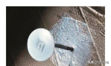 轮胎侧面蹭掉一小块橡胶怎么修补,真空轮胎怎么修补用什么方法最好