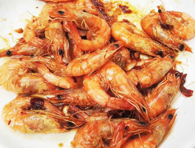 一轮骄阳升日照，二夜美梦伴海涛，三天渔家海鲜饱朋友同行欢笑多