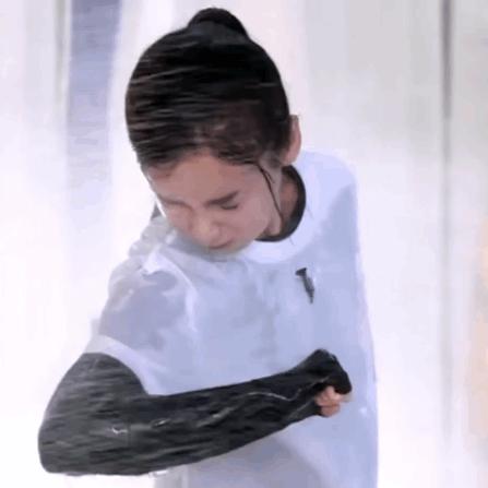 超详细干货|游泳池里到底用什么手法才能不脱妆?