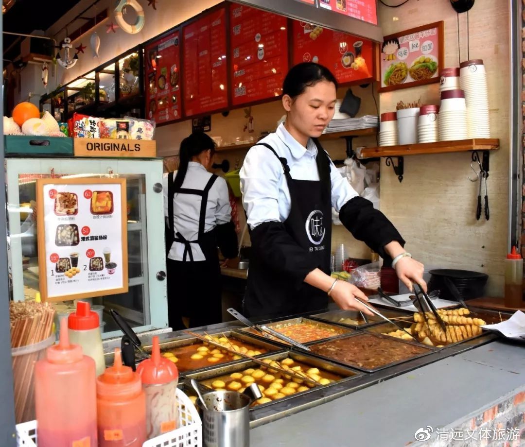 这些在学校周边开了十几年的小吃店，陪伴了多少人的青葱岁月！