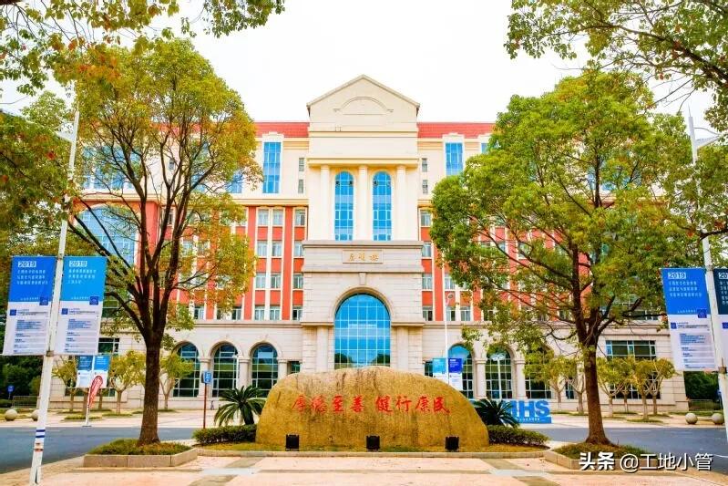 上海健康医学院位置繁华吗,上海健康医学院考研率多少