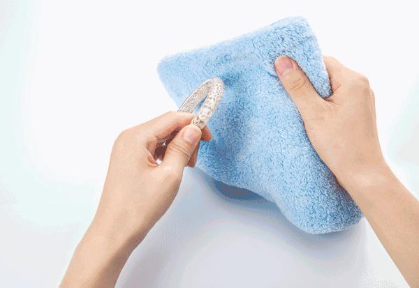 银饰戴几天就变色了怎么回事,银饰首饰怎么恢复光亮