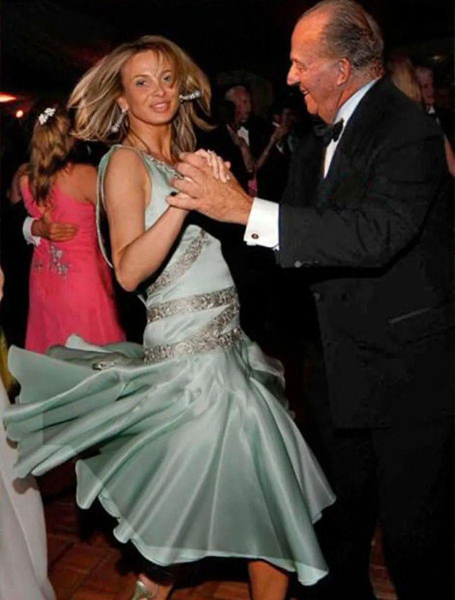 豢养1500位*妇情**，私生子遍布全国，晚年被迫*亡流**海外的西班牙国王