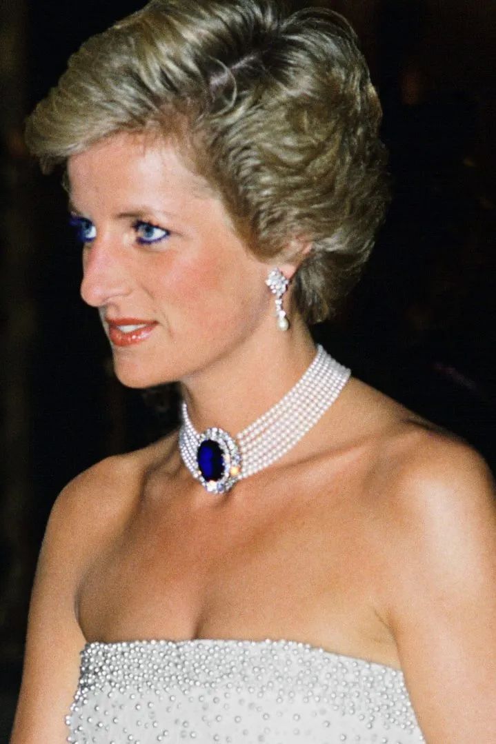 戴妃经典款戒指,戴妃蓝宝石珠宝