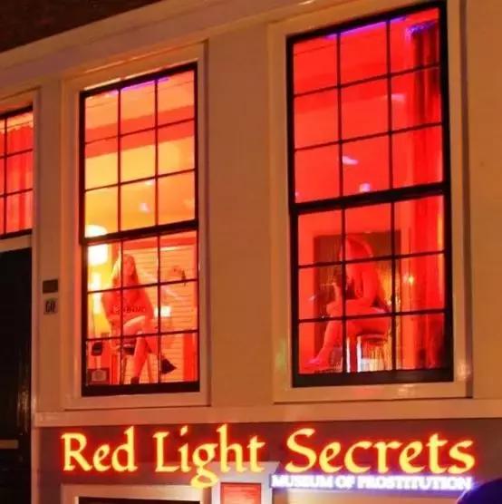 克里姆林宫附近开了一家卖淫博物馆，议员们发火了......