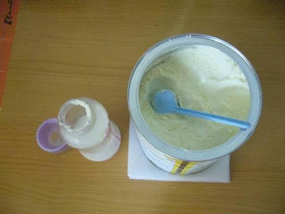 给宝宝冲奶粉需要掌握的知识,给孩子冲奶粉是越浓越好吗