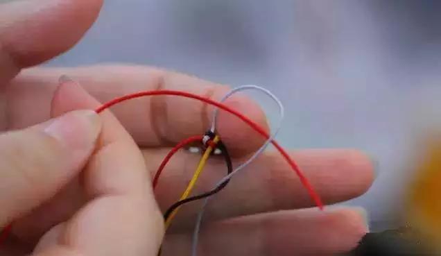 手编绳吊坠怎么打结,四股手编绳打结收尾