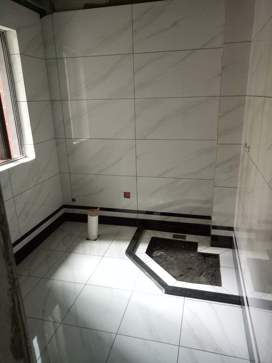 永川装修公司，永川青苹果装修队置城荣华府贴砖图片