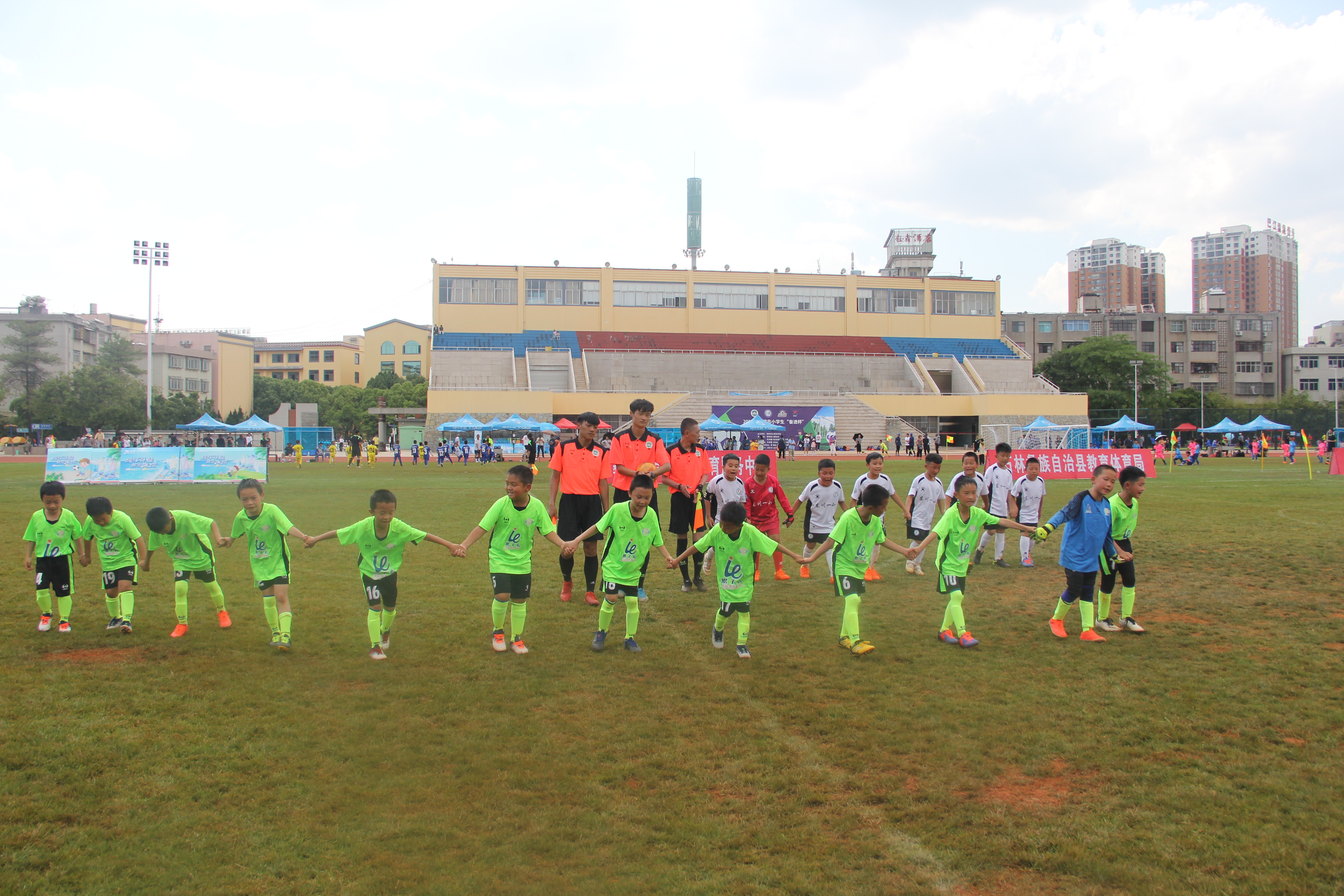 昆明奋进杯足球赛呈贡二小,昆明奋进杯足球赛打几个星期