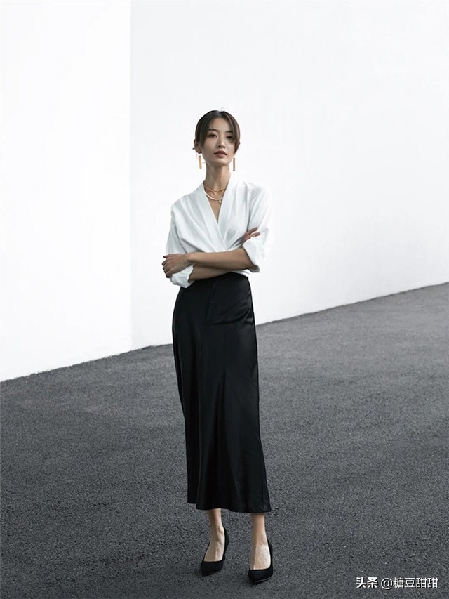 小个子穿搭不同版型的裙,小个子超长长款小黑裙穿搭