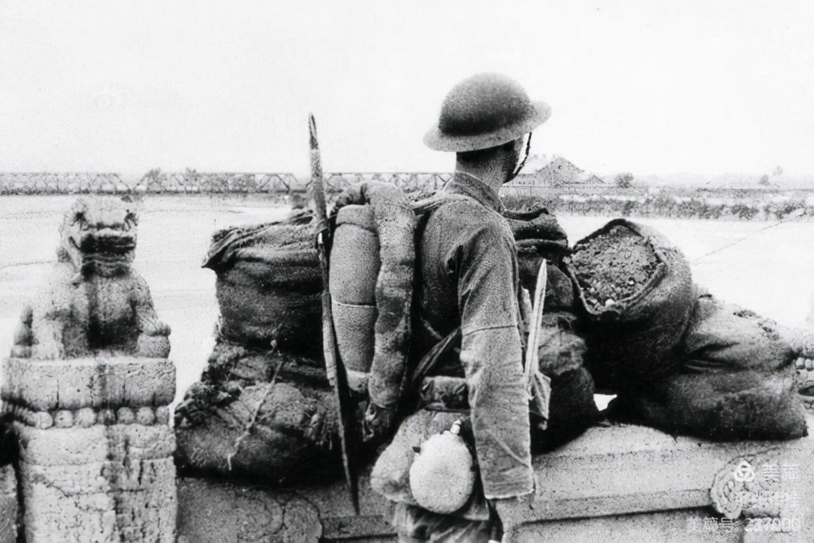夜爬凤凰岭,雪落鸡冠山