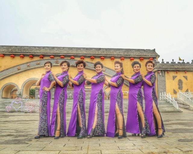 夜晚火流星,夜幕下的地坑院