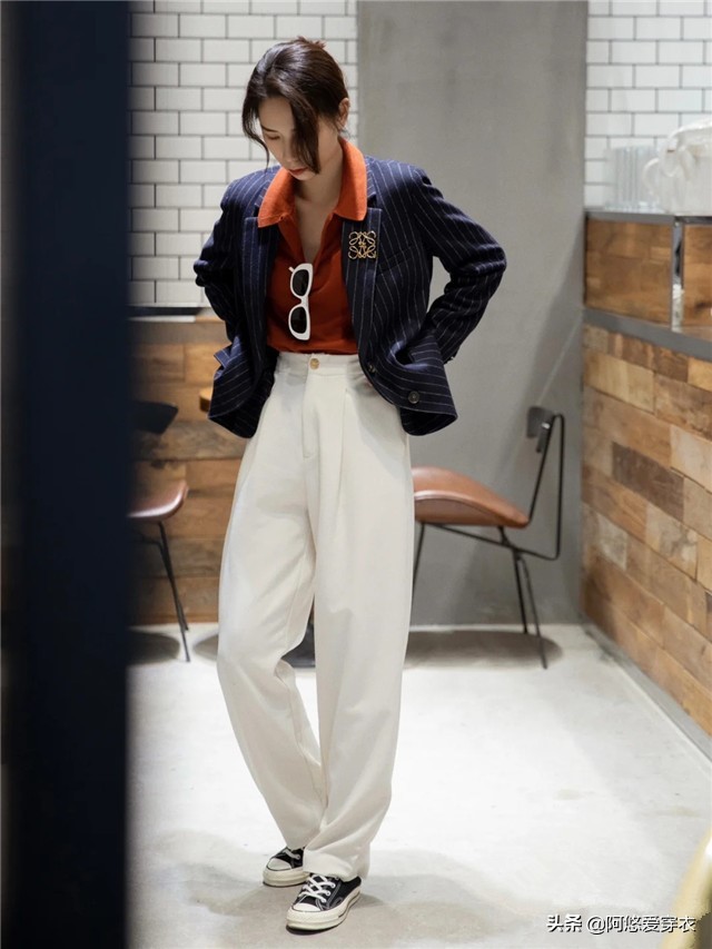修身款小西装搭配什么裤子好看,短款小西装怎么搭配好看又时尚