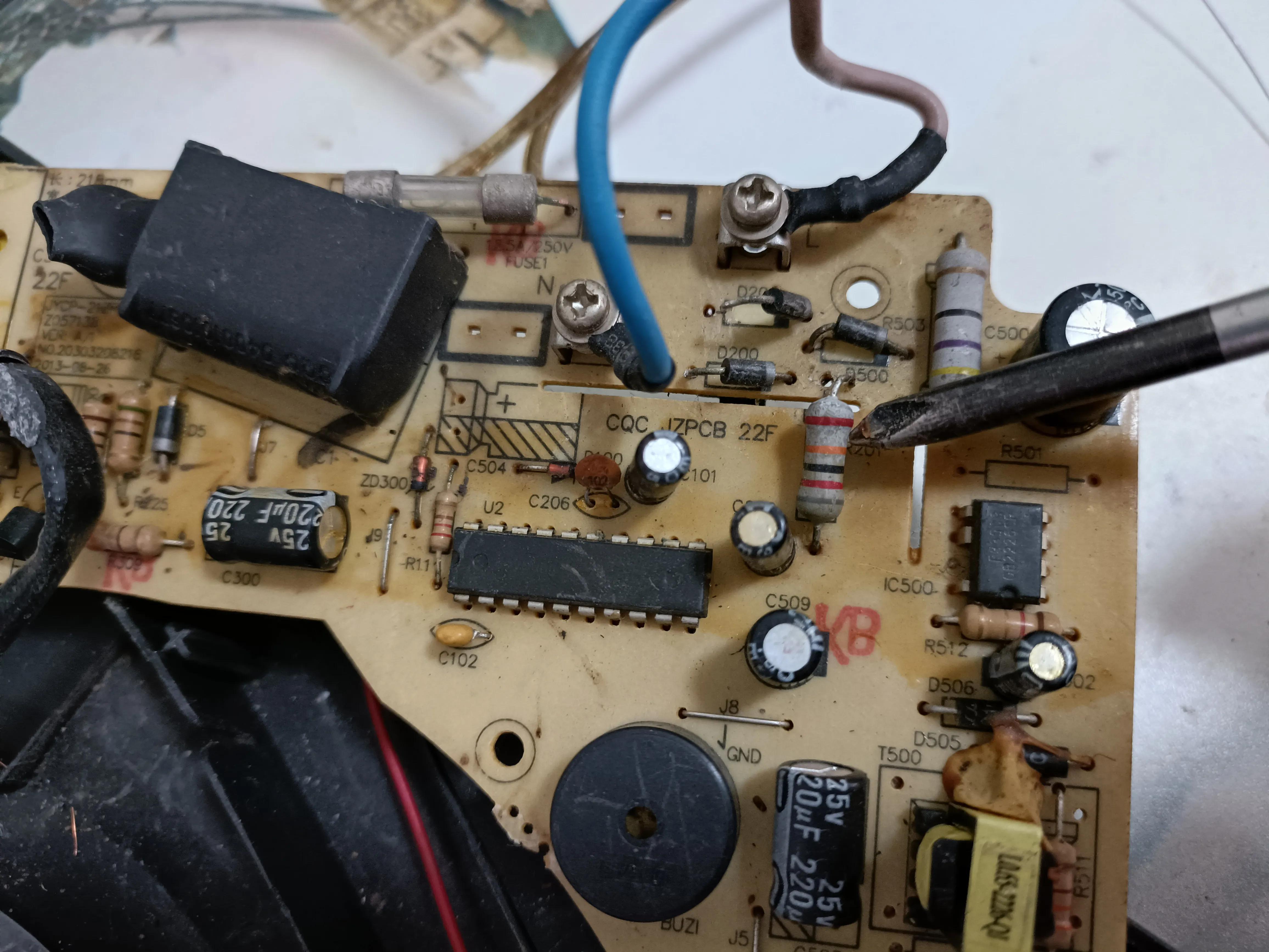 电磁炉电压过高故障代号e3,九阳电磁炉显示e3电压正常怎么修